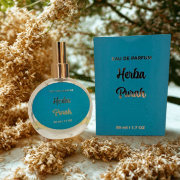 Perfume Herba Purah 50 ml Candela Aromas com flores secas e fundo natural