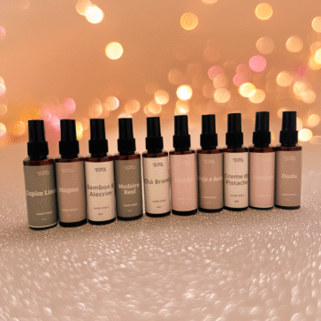 Coleção Completa Home Spray 10 Aromas Candela Aromas – kit promocional com 10 fragrâncias. Home Sprays Candela Aromas – kit com 10 aromas exclusivos. Kit promocional Candela Aromas com 10 home sprays variados. Kit 10 Home Sprays Candela Aromas em linha completa de fragrâncias. Home Spray Candela Aromas – coleção com 10 essências para perfumar ambientes.