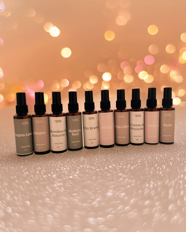 Coleção Completa Home Spray 10 Aromas Candela Aromas – kit promocional com 10 fragrâncias. Home Sprays Candela Aromas – kit com 10 aromas exclusivos. Kit promocional Candela Aromas com 10 home sprays variados. Kit 10 Home Sprays Candela Aromas em linha completa de fragrâncias. Home Spray Candela Aromas – coleção com 10 essências para perfumar ambientes.