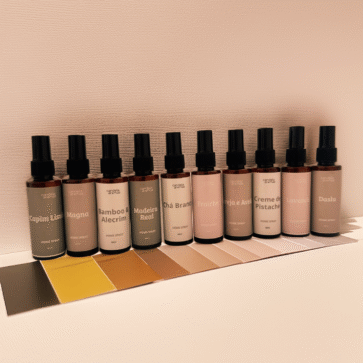 Coleção Completa Home Spray 10 Aromas Candela Aromas – kit promocional com 10 fragrâncias. Home Sprays Candela Aromas – kit com 10 aromas exclusivos. Kit promocional Candela Aromas com 10 home sprays variados. Kit 10 Home Sprays Candela Aromas em linha completa de fragrâncias. Home Spray Candela Aromas – coleção com 10 essências para perfumar ambientes.