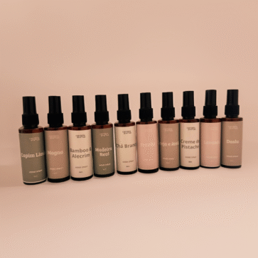 Coleção Completa Home Spray 10 Aromas Candela Aromas – kit promocional com 10 fragrâncias. Home Sprays Candela Aromas – kit com 10 aromas exclusivos. Kit promocional Candela Aromas com 10 home sprays variados. Kit 10 Home Sprays Candela Aromas em linha completa de fragrâncias. Home Spray Candela Aromas – coleção com 10 essências para perfumar ambientes.