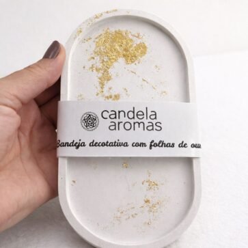 Bandeja tamanho com folhas de ouro ou estampa temática