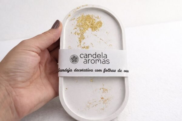 Bandeja tamanho com folhas de ouro ou estampa temática