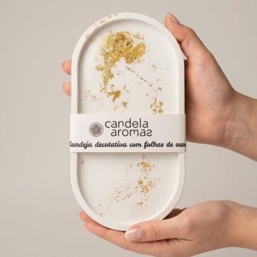 Bandeja tamanho com folhas de ouro ou estampa temática